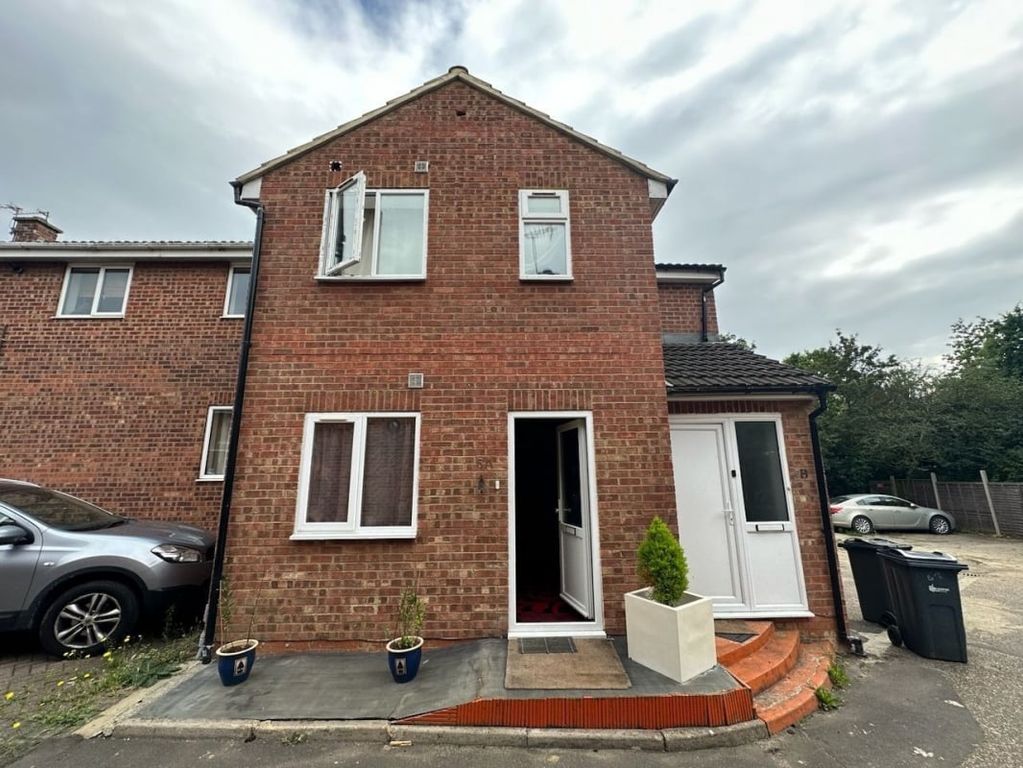2 bed flat to rentBradwell Court, Braintree CM7