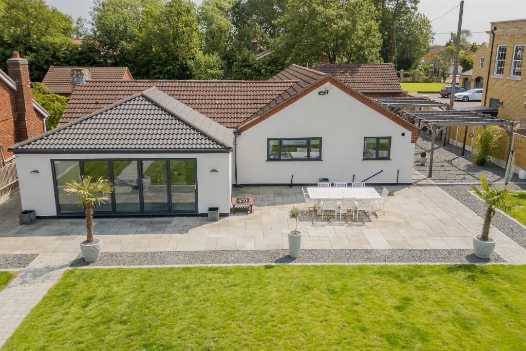 3 bed detached bungalow for saleOld Paddock Close, Hibaldstow DN20 photo 2