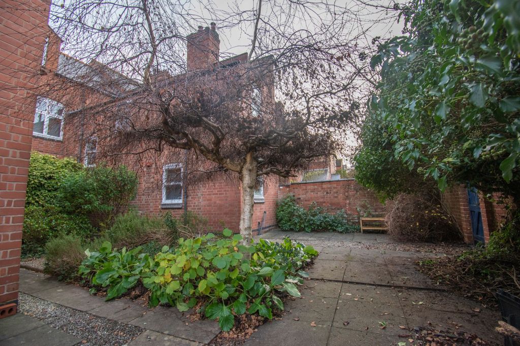 Additional image 4 of 1 bed flat for saleAlexandra Road, Stoneygate LE2