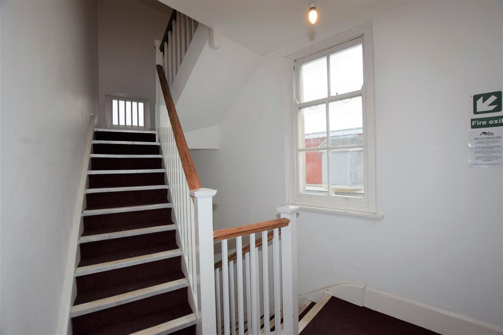 Additional image 7 of 2 bed flat to rentDock View Road, Barry CF63