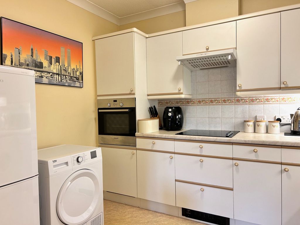 Additional image 8 of 2 bed flat for saleFernlea Avenue, Ferndown BH22