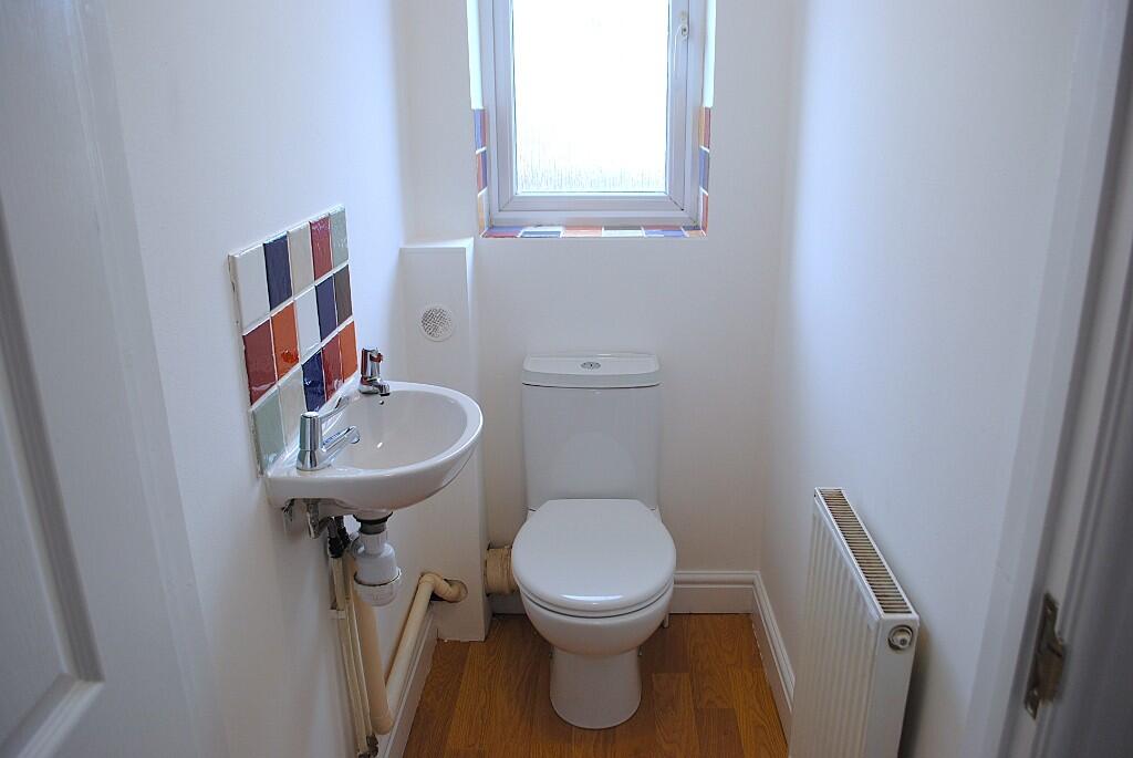 ***very Well Presented 2 Bedroom House With 2 Parking Spaces*** photo 5