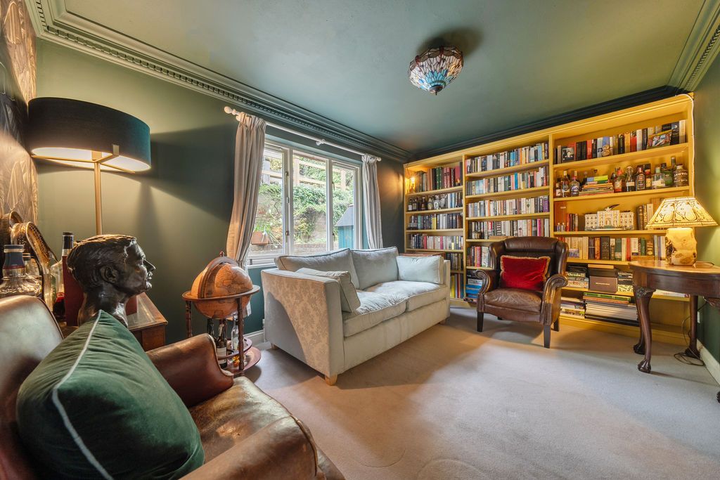 Additional image 8 of 4 bed detached house to rentShadyhanger, Godalming GU7