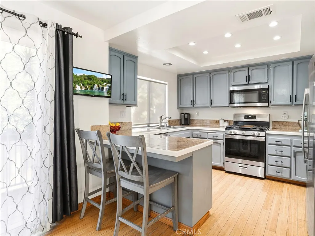 Additional image 7 of 7100 Balboa Boulevard Unit 805, Lake Balboa, CA 91406
