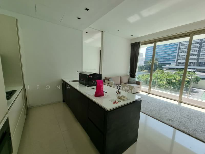 6 Scotts Road photo 3