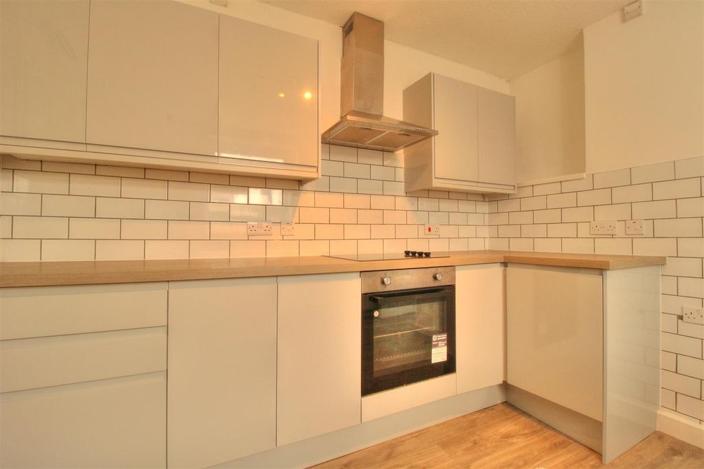Additional image 7 of 4 bed end terrace house to rentBarry Road, Barry CF63