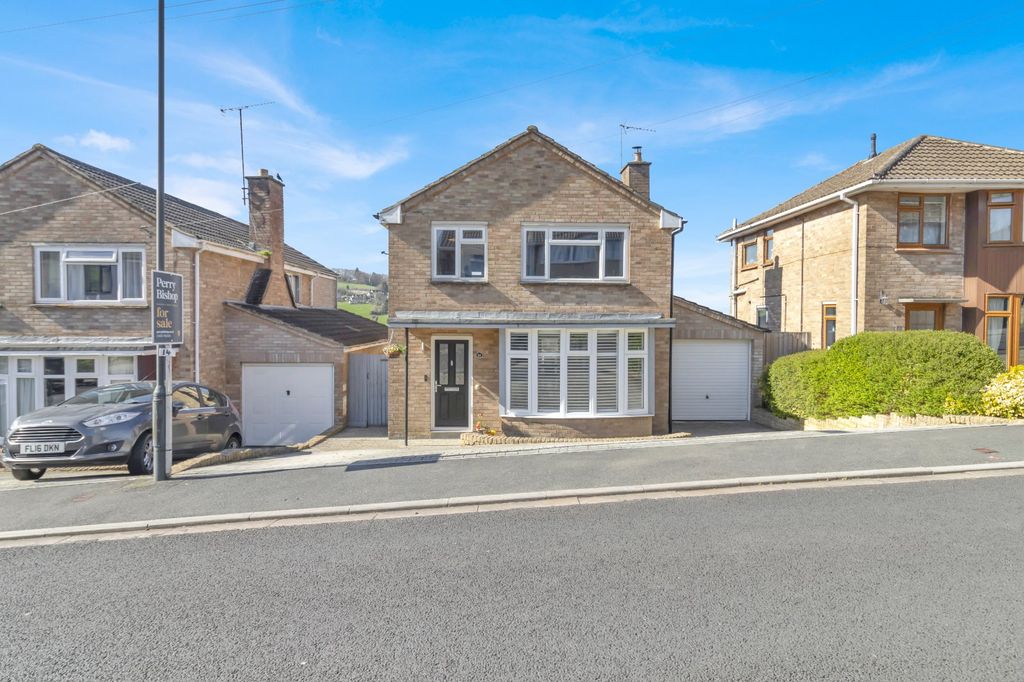 4 bed detached house for saleCourtway, Stroud, Gloucestershire GL5