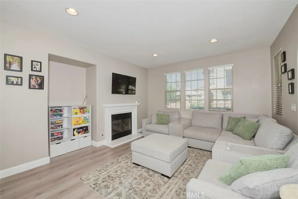Additional image 9 of 483 Klamath Ct, Corona, CA 92880