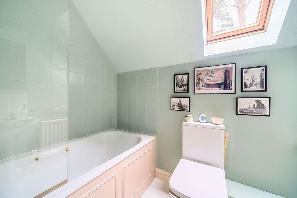 Additional image 9 of 4 bed detached house to rentShadyhanger, Godalming GU7