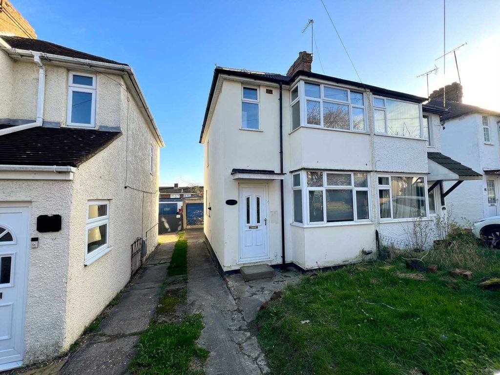 2 bed semi-detached house to rentFourth Avenue, Luton LU3