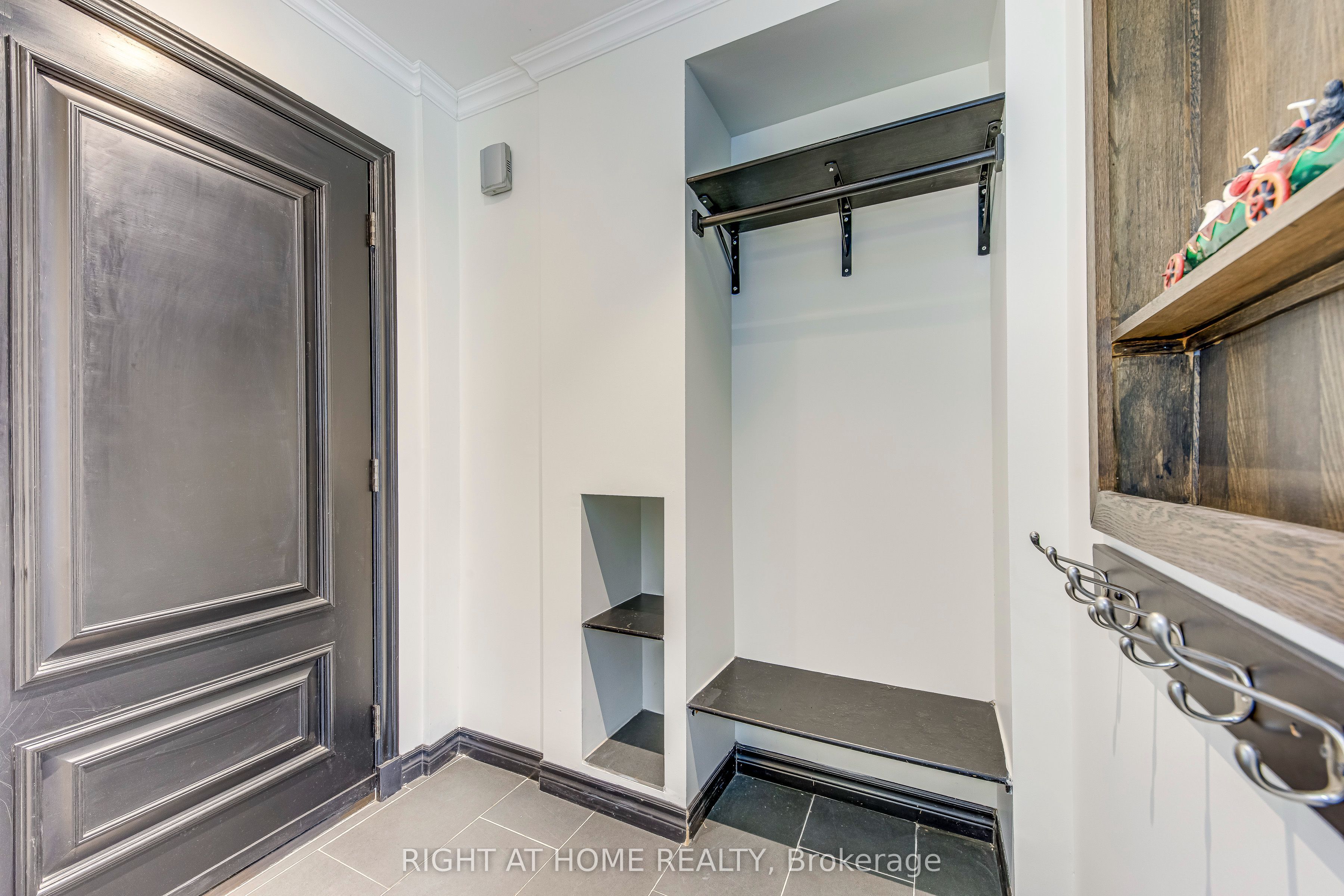 Additional image 3 of Upper-Upper 426 Lees Lane, Oakville, ON, L6L 4S7