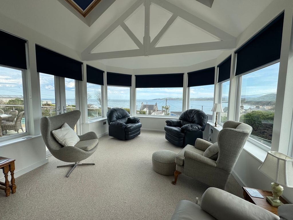 5 bed detached house to rentBeach Road, Benllech LL74