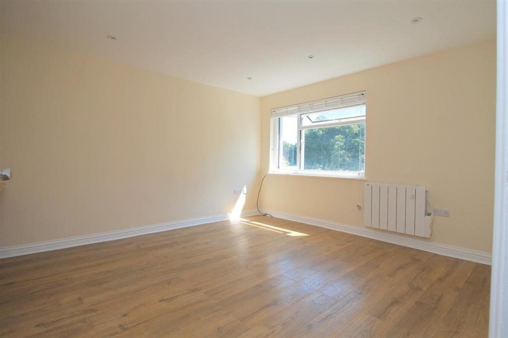 Additional image 2 of 1 bed flat to rentNormans Court, Downsway, Shoreham By Sea BN43