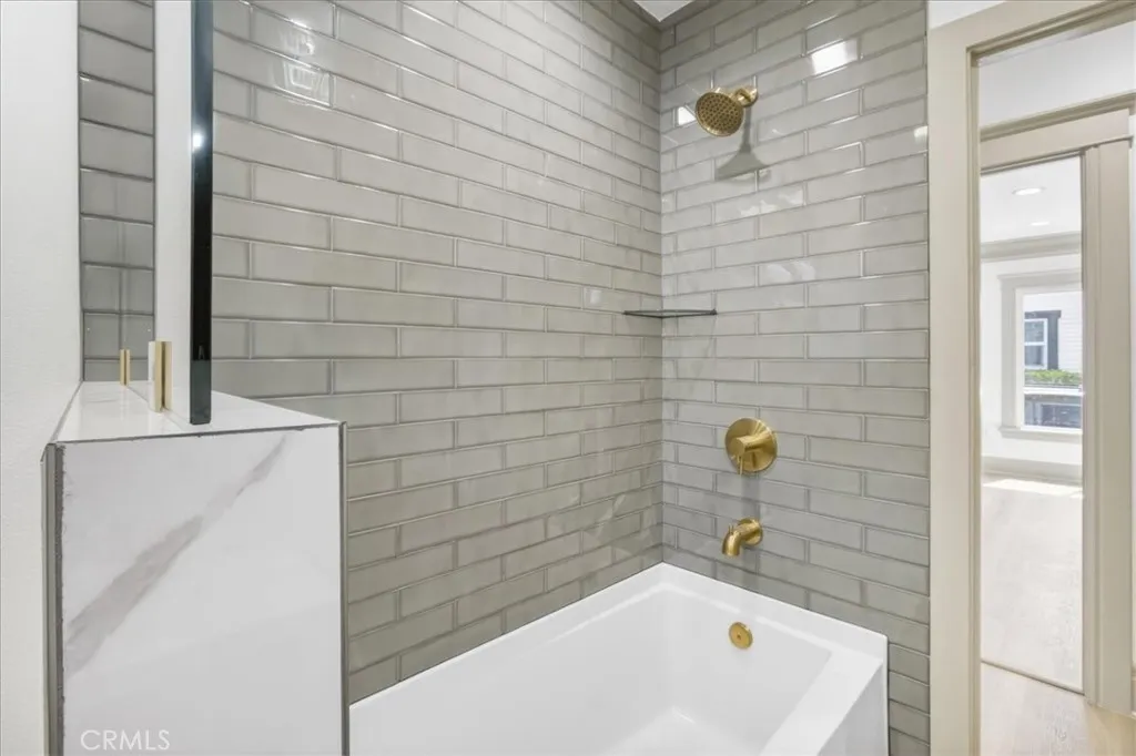 Additional image 112 of 4239 S Raymond Avenue, Los Angeles, CA 90037
