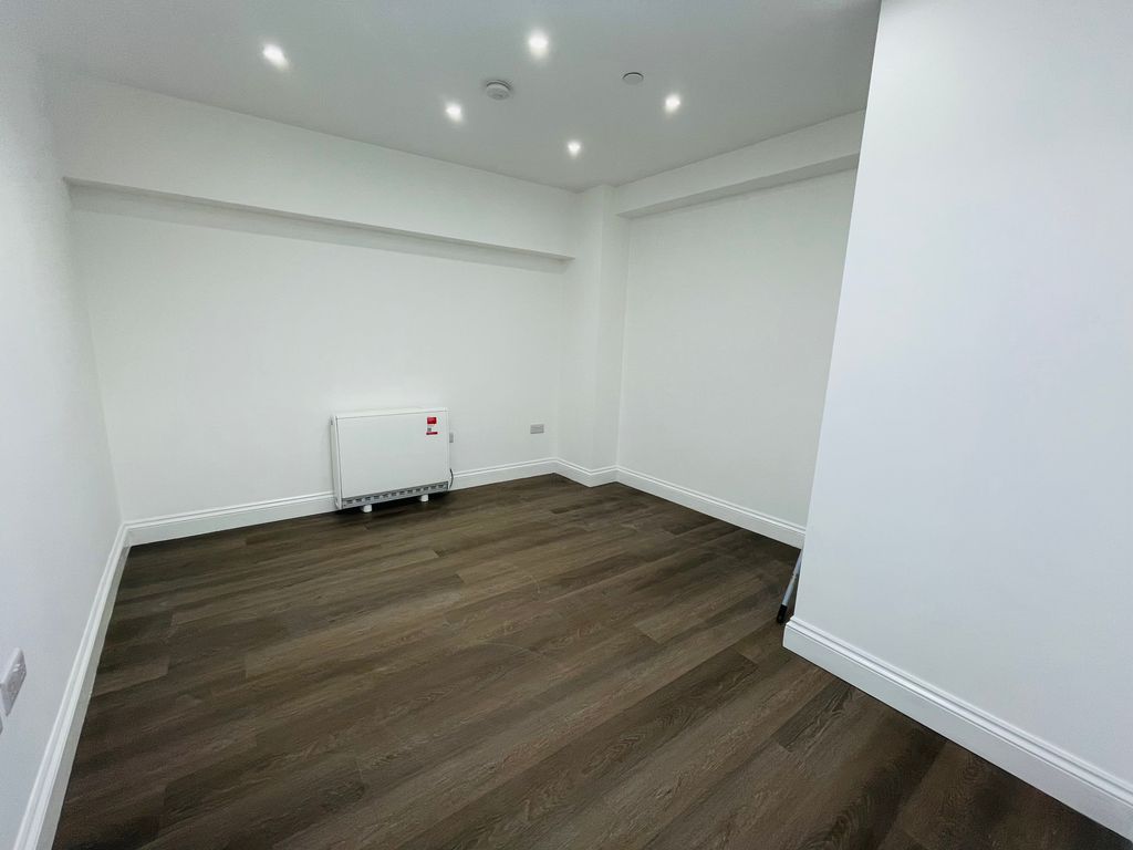 Additional image 3 of 1 bed flat to rent-32 Dimond Street, Pembroke Dock SA72