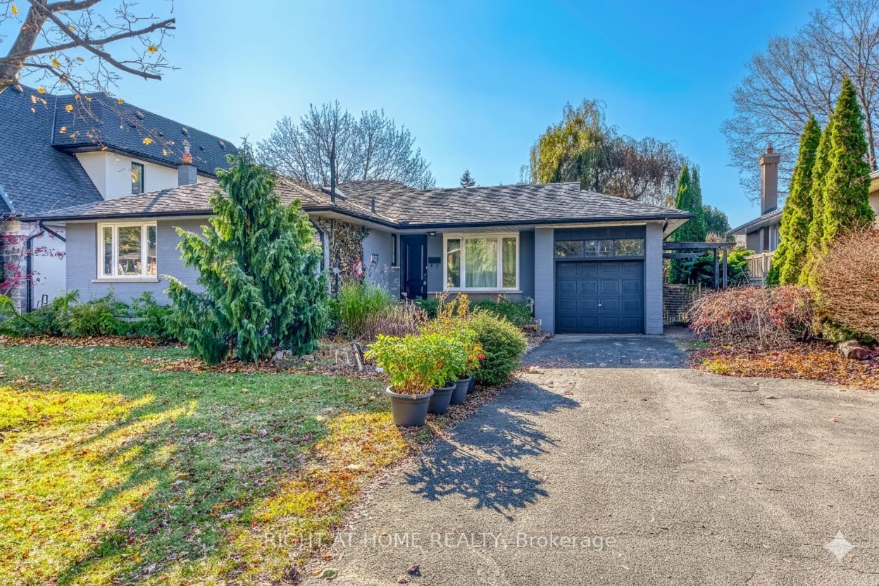 Upper-Upper 426 Lees Lane, Oakville, ON, L6L 4S7