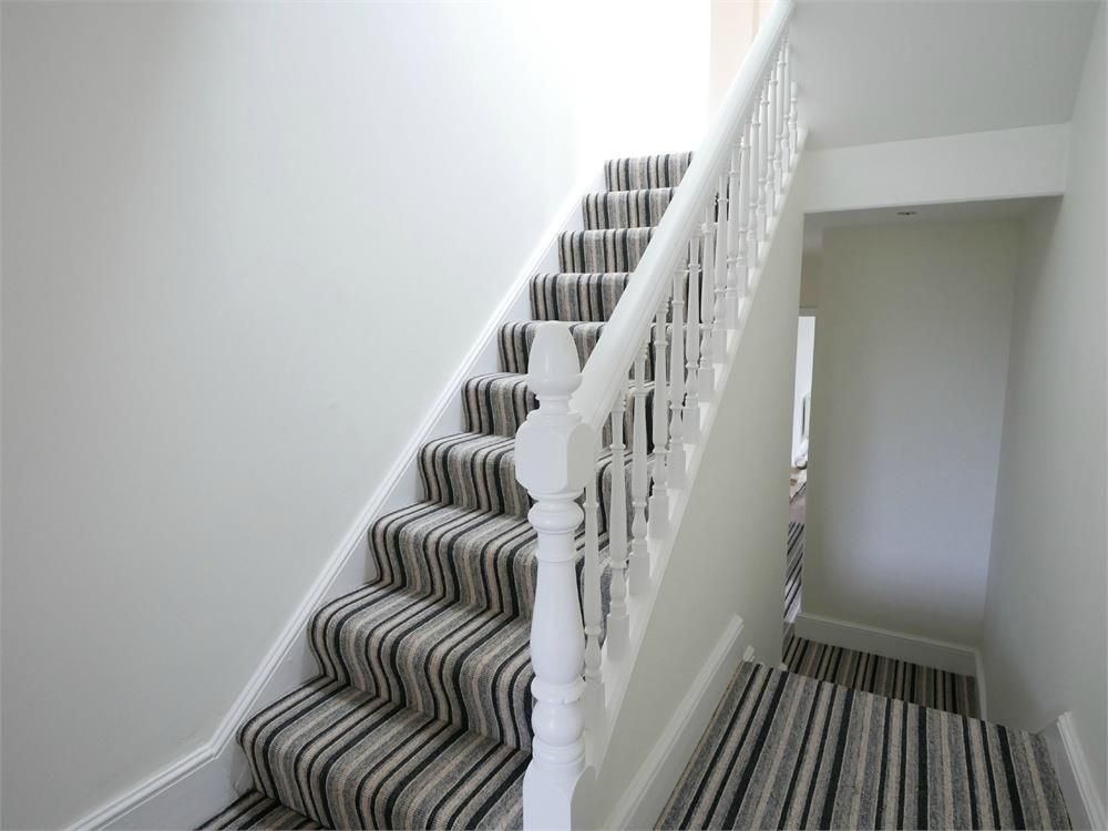 3 bed flat to rentStanwell Road, Penarth CF64 photo 4