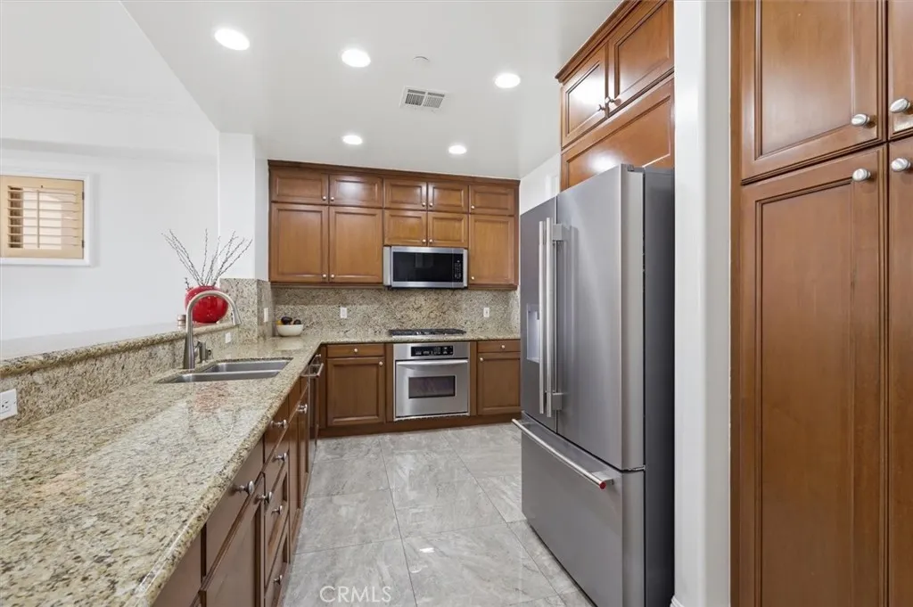 Additional image 9 of 143 N Arnaz Drive Unit 105, Beverly Hills, CA 90211