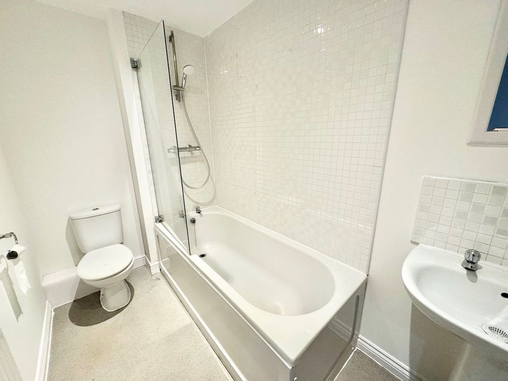 2 bed flat to rentBarrington Close, Durham DH1 photo 5