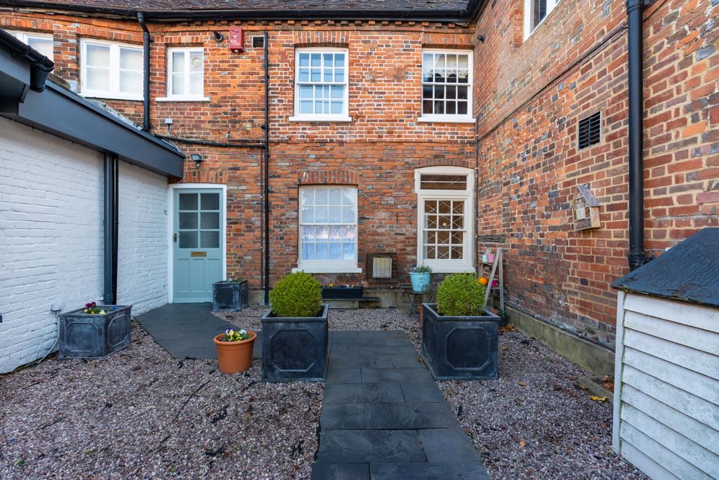 Additional image 13 of 2 bed flat for saleLondon End, Beaconsfield, Buckinghamshire HP9