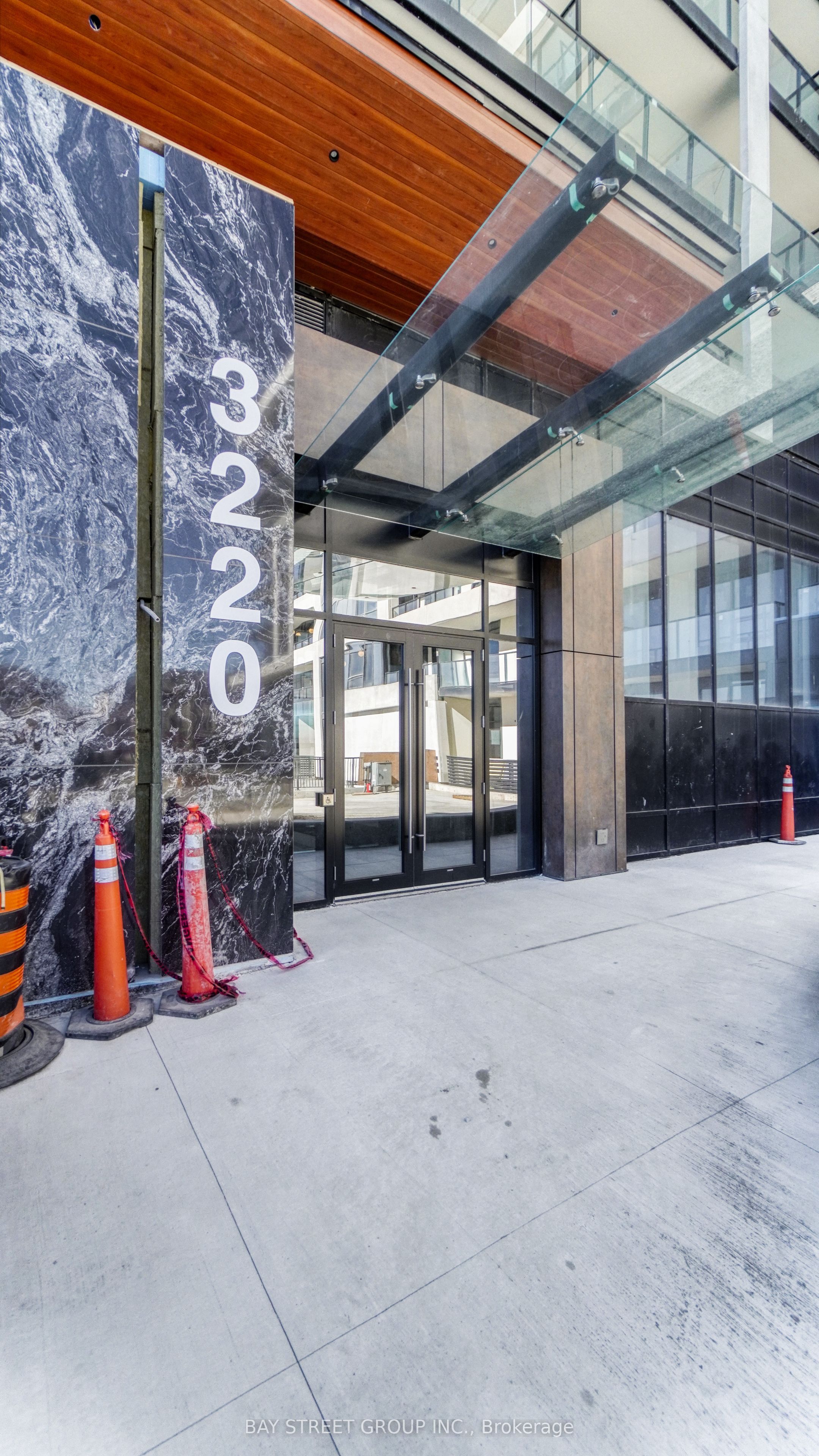 Additional image 3 of 1013-3220 William Coltson Avenue, Oakville, ON, L6H 7X9