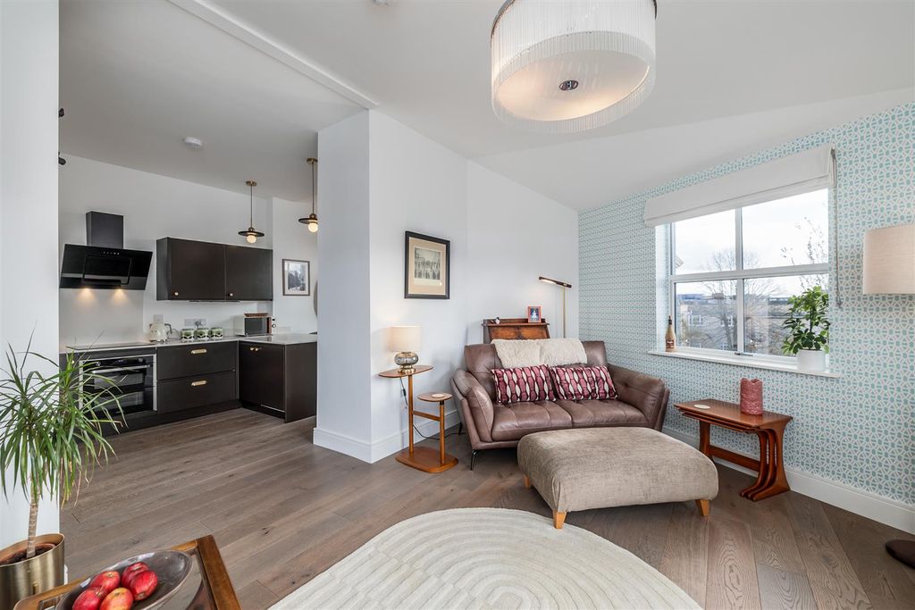 Additional image 7 of 3 bed flat for saleCraigie Drive, Plymouth PL1