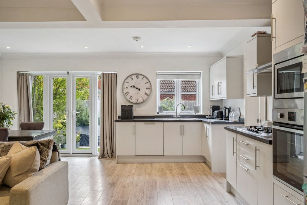 4 bed semi-detached house for saleWexham Street, Wexham SL3