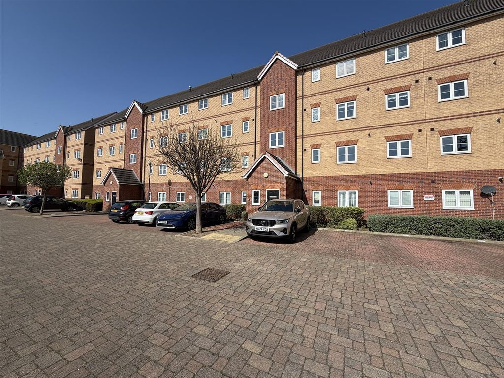 2 bed flat to rentFleet Avenue, Hartlepool TS24 photo 2