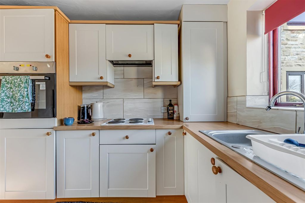 Additional image 6 of 2 bed flat for saleTarn Court, Ilkley LS29