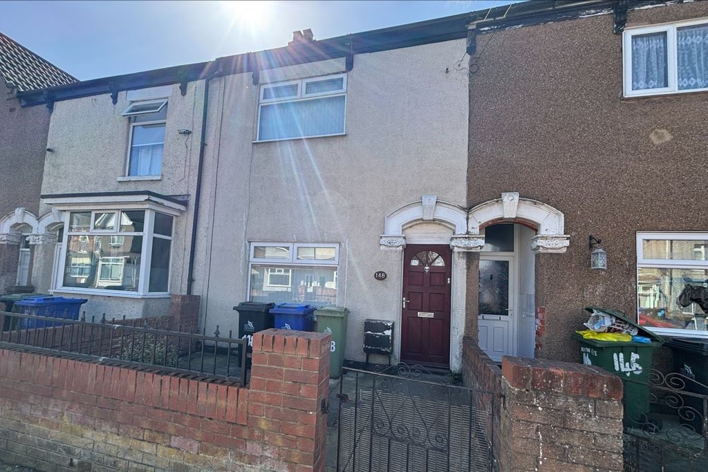 3 bed terraced house to rentBrereton Avenue, Cleethorpes, Lincolnshire DN35