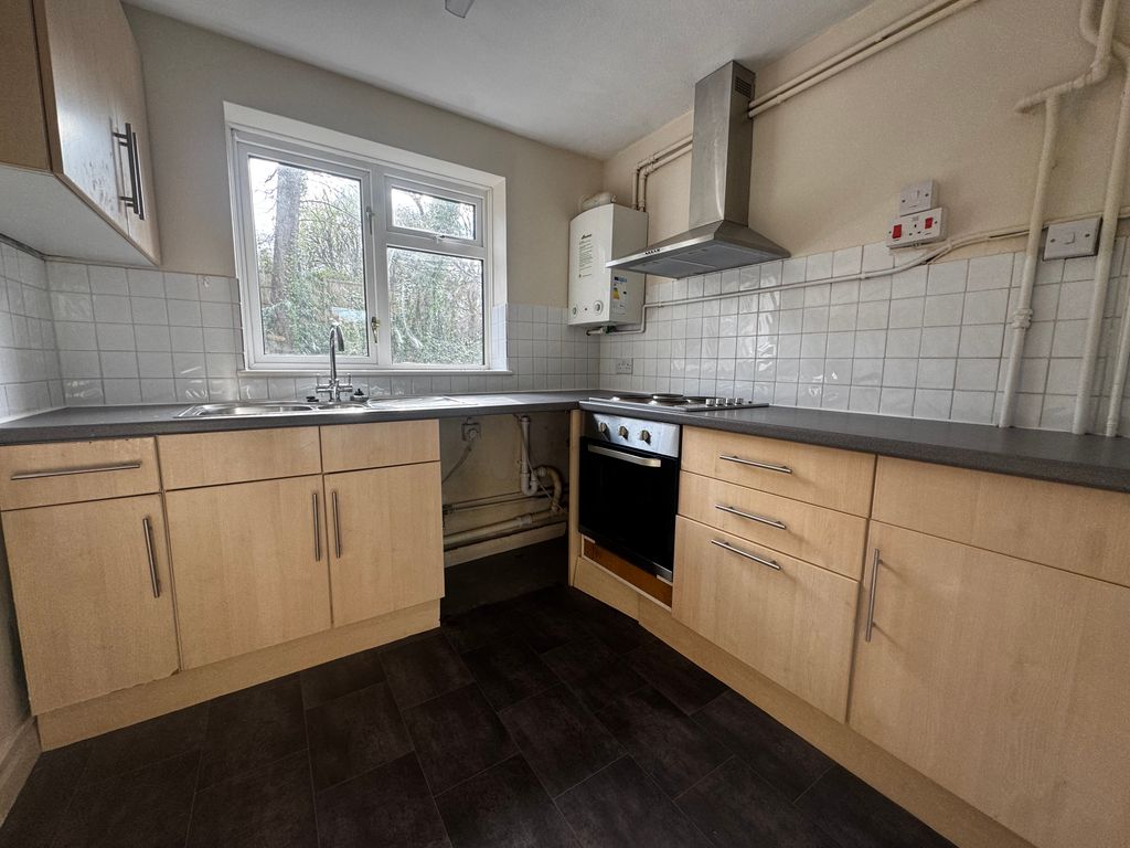 2 bed flat to rentRunnymede, West End SO30 photo 2