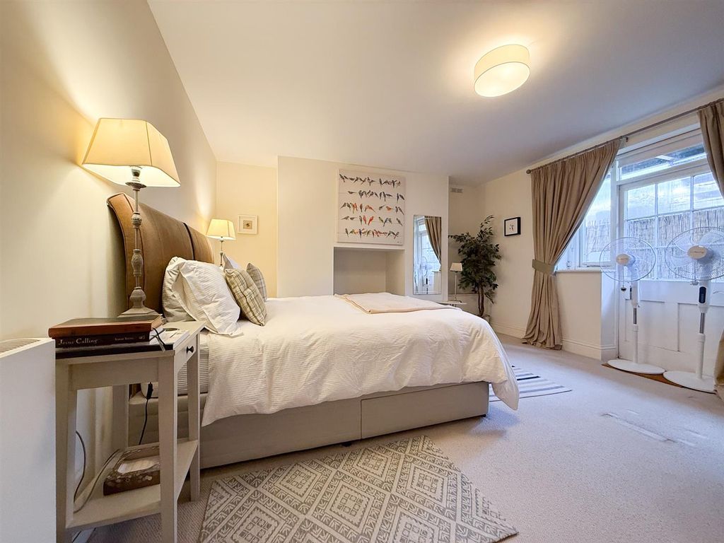 Additional image 9 of 2 bed flat to rentBath Road, Cheltenham GL53