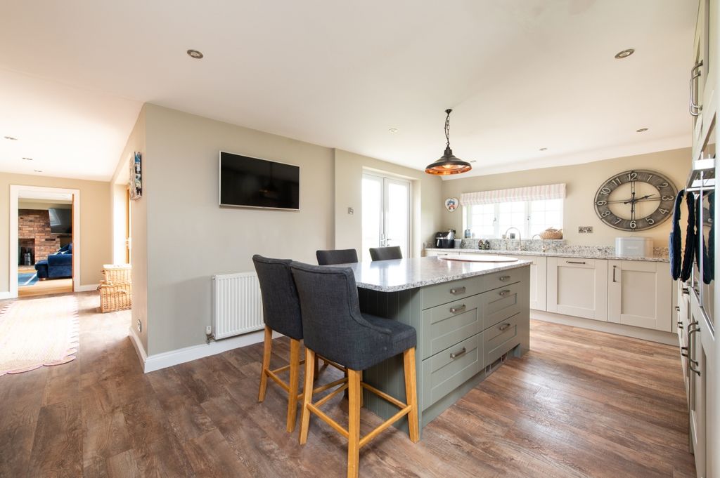 Additional image 6 of 4 bed detached house to rentNewnham, Henley-In-Arden B95