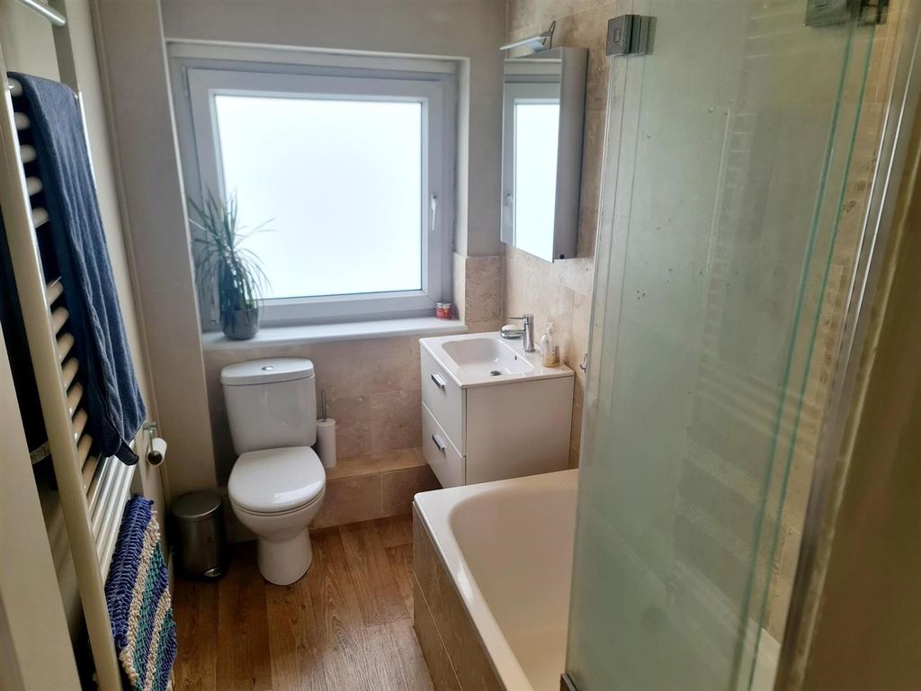 2 bed flat to rentUppercliff Close, Penarth CF64 photo 5
