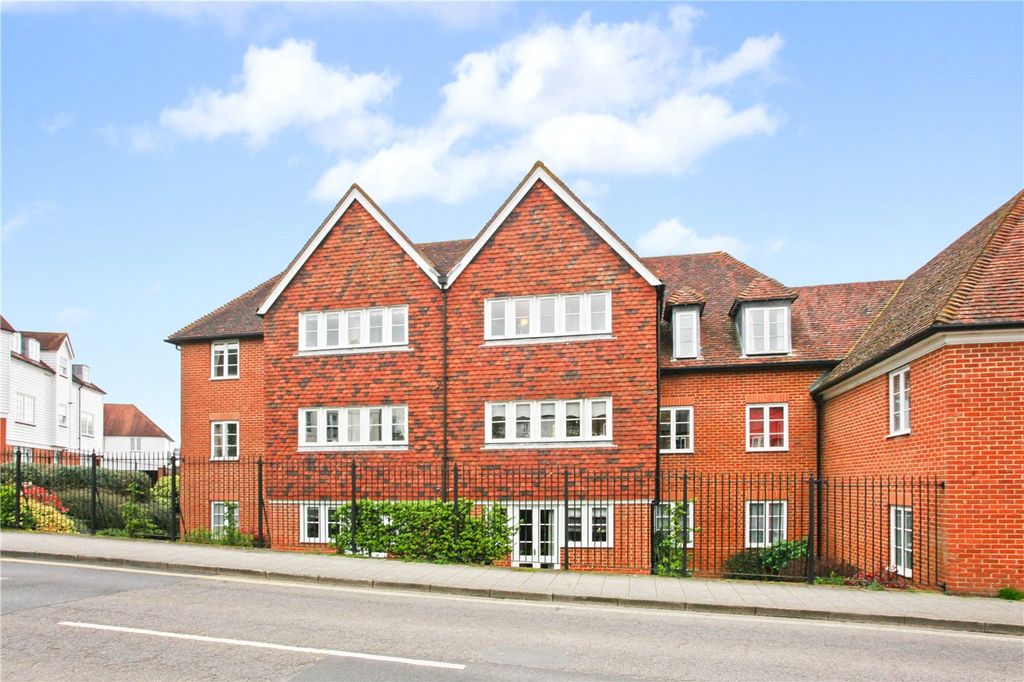 2 bed flat for saleStation Road West, Canterbury, Kent CT2