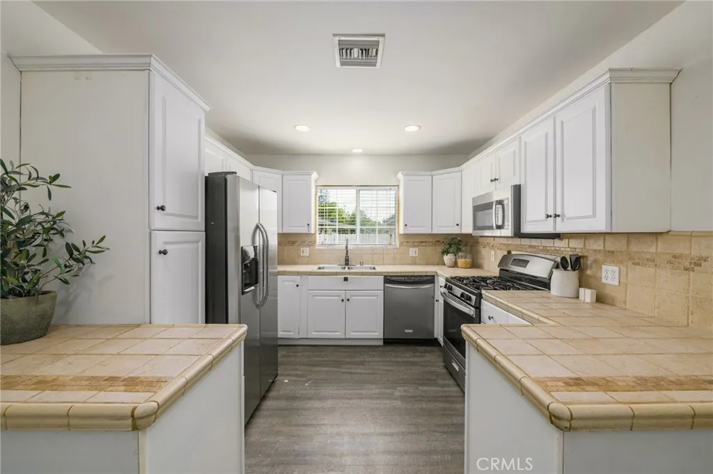 Additional image 8 of 17256 Lemay St, Lake Balboa, CA 91406