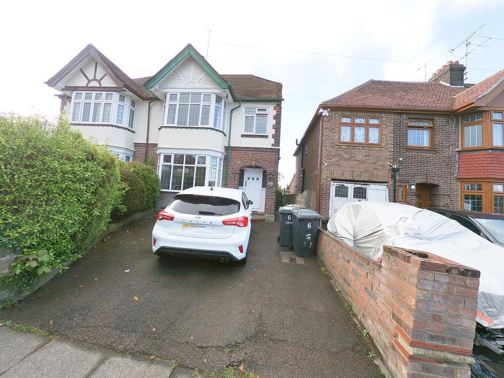 3 bed flat to rentFountains Road, Luton LU3