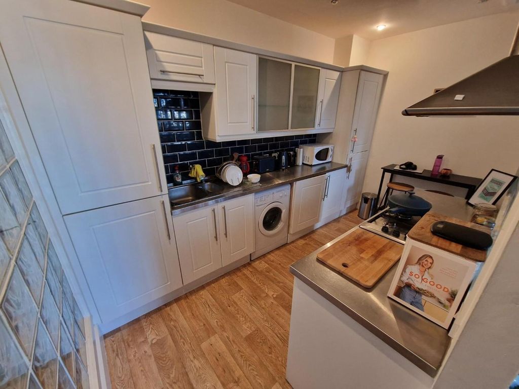 1 bed flat to rentWindsor Lofts, Penarth CF64 photo 4