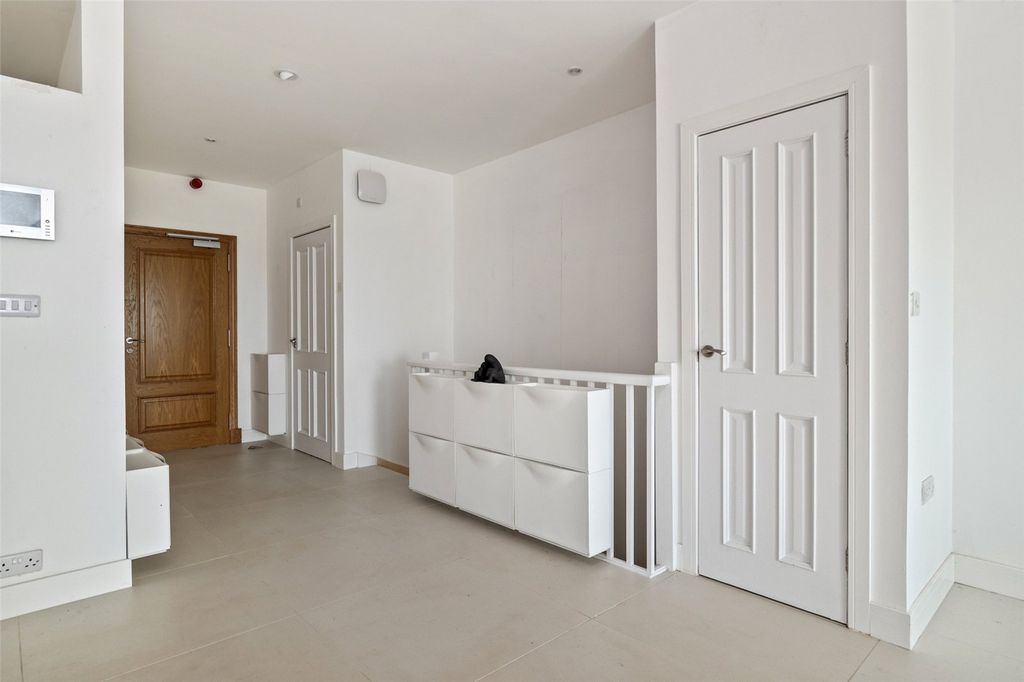Additional image 32 of 2 bed flat for saleFlat 2 Murray Crescent House, The Rath, Milford Haven, Pembrokeshire SA73