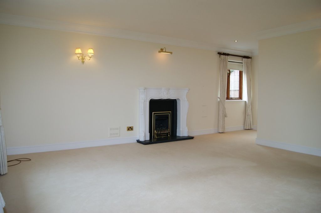 Additional image 10 of 7 bed detached house to rentPortland Park, Gerrards Cross, Buckinghamshire SL9