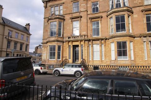 Woodlands Terrace, Park, Glasgow G3, Studio to rent
