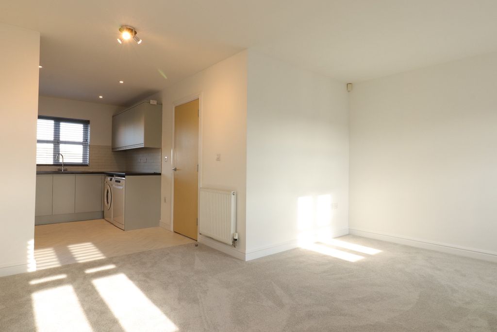 Additional image 3 of 3 bed town house to rentHargate Way, Hampton Hargate, Peterborough PE7