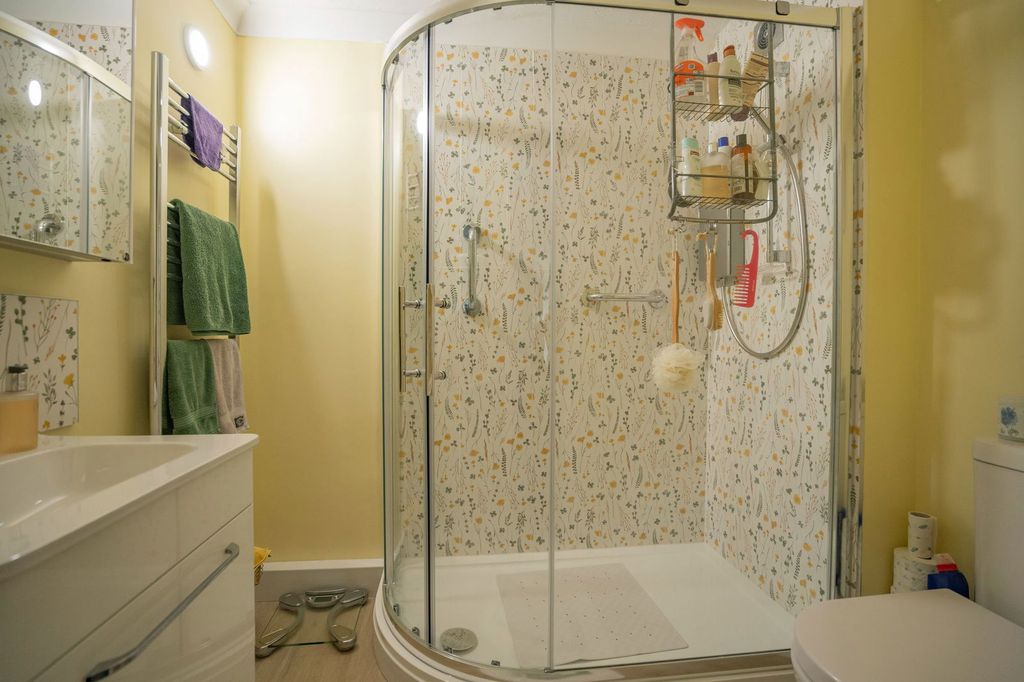 Additional image 15 of 2 bed flat for saleWorcester Road, Malvern, Worcestershire WR14