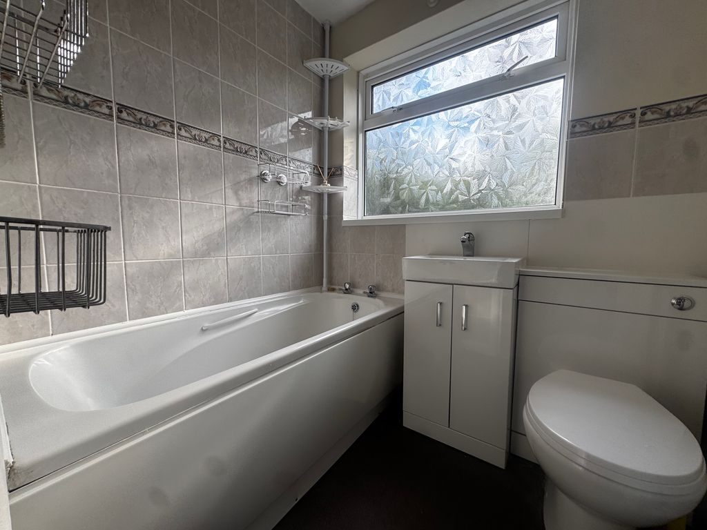 2 bed flat to rentRunnymede, West End SO30 photo 3