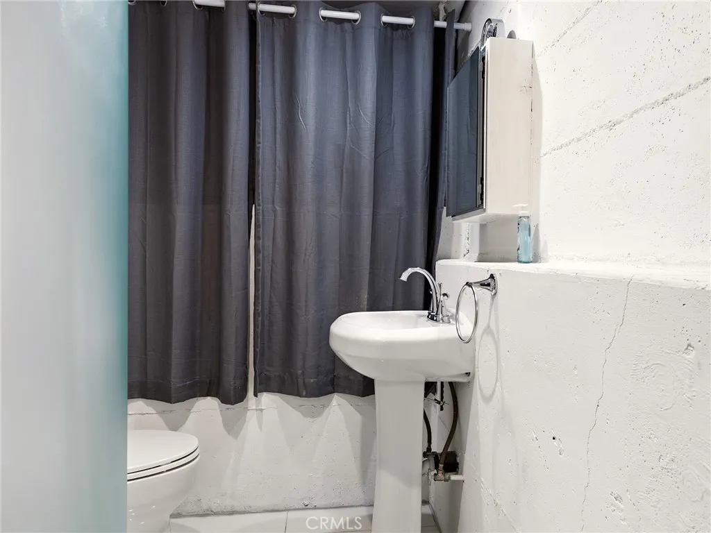 Additional image 116 of 1426 E Tujunga Avenue, Burbank, CA 91501