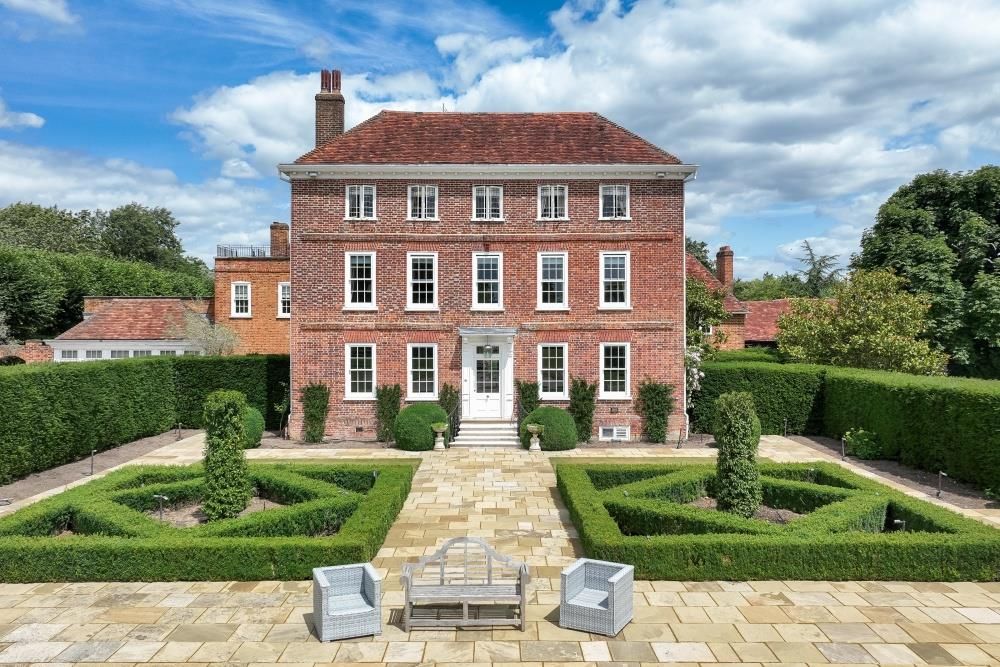 10 bed detached house to rentOld House Lane, Kings Langley, Hertfordshire WD4.