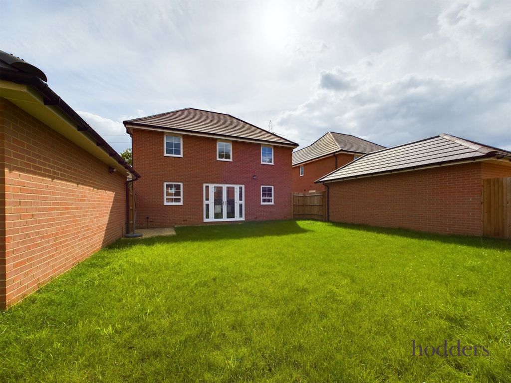 Additional image 21 of 5 bed detached house to rentBlackbess Lane, Chertsey, Surrey KT16