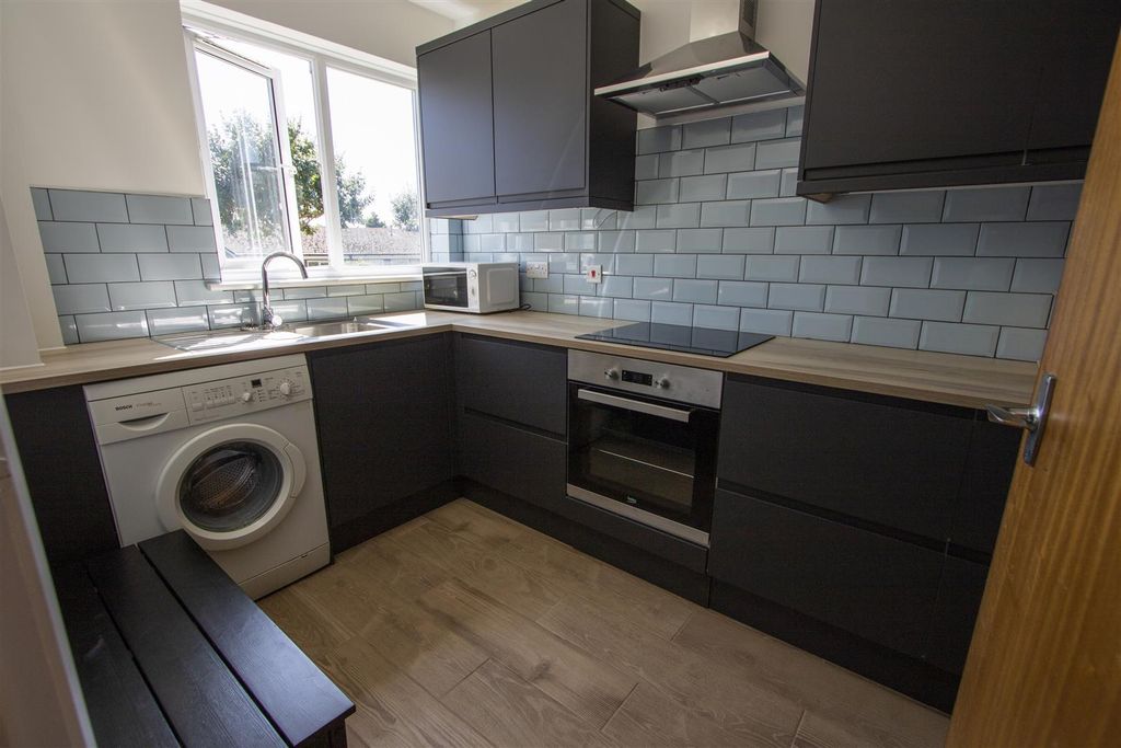 3 bed semi-detached house to rentHeadcorn Drive, Canterbury, Kent CT2