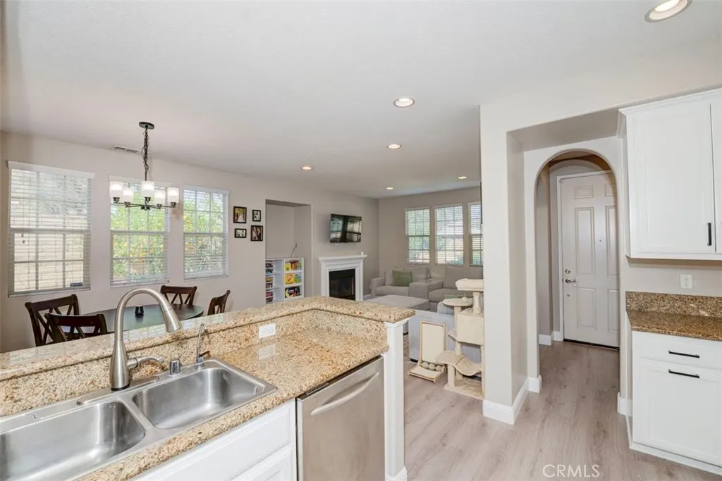Additional image 7 of 483 Klamath Ct, Corona, CA 92880