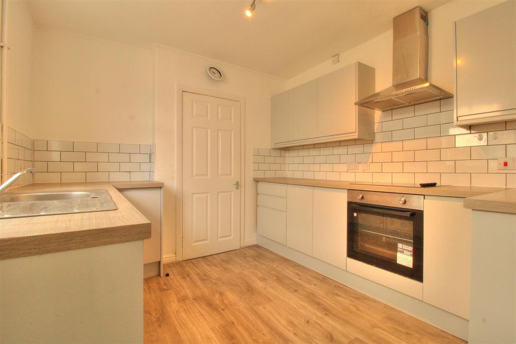Additional image 3 of 4 bed end terrace house to rentBarry Road, Barry CF63